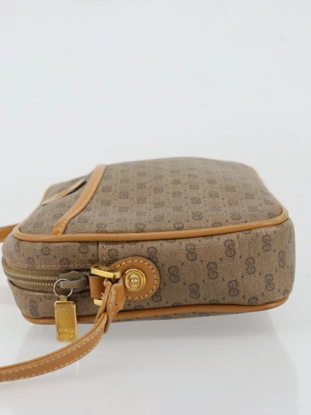 Gucci brand	gucci color	beige